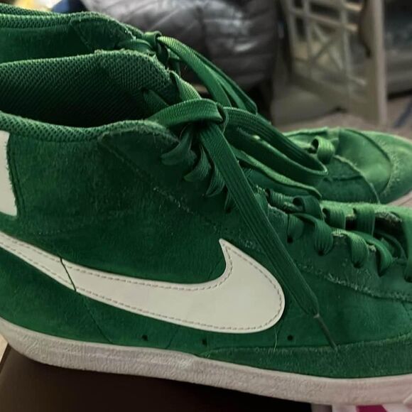 Athletic_Shoes
